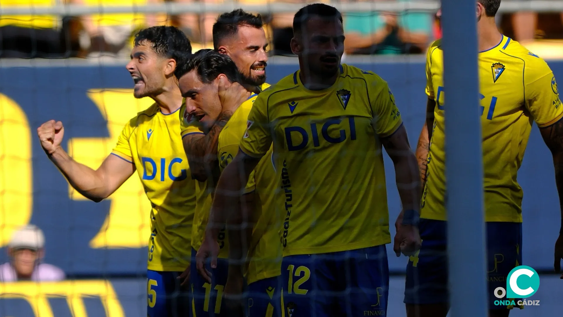 Los jugadores cadistas celebran el gol de la victoria (Foto: La Liga)