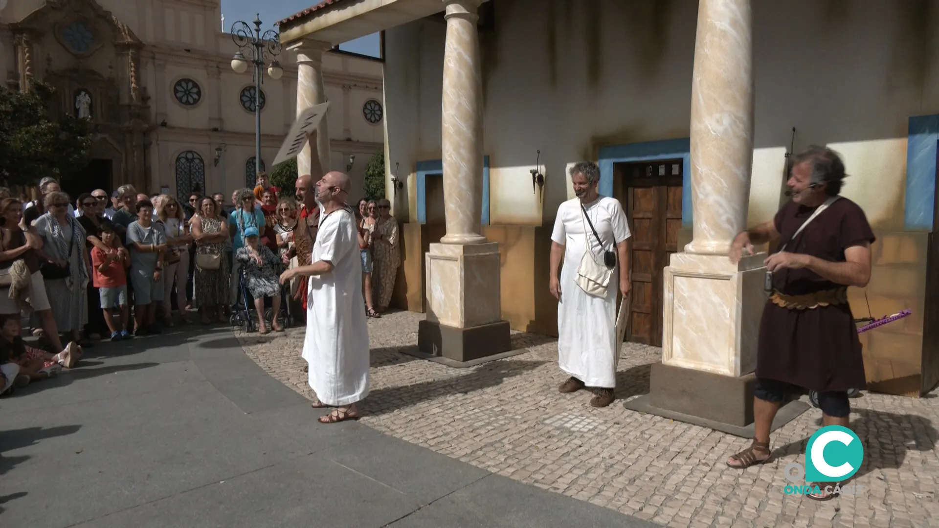 Una de las escenas de la animación teatralizada en la Plaza San Antonio. 