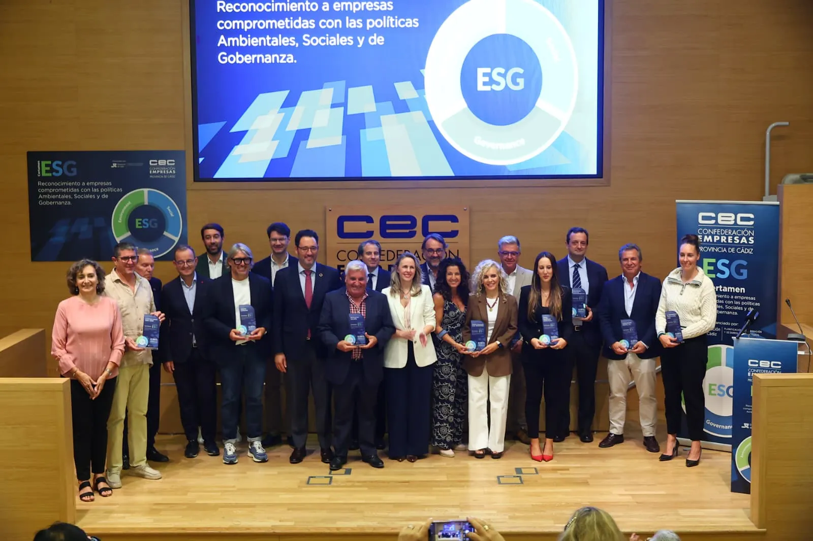 Los premiados tras el acto