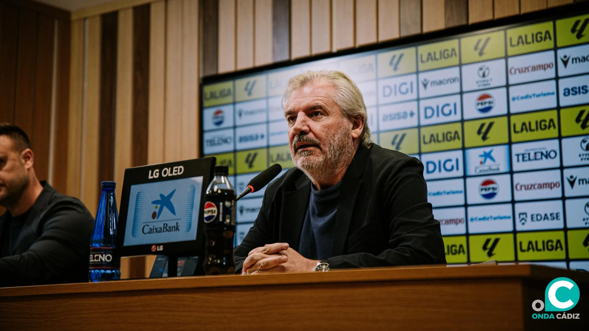 Manuel Vizcaíno durante la comparecencia de prensa (Foto: Cádiz CF)