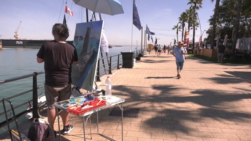 Pintura, vela latina y un musical infantil para comenzar el día en la race village.