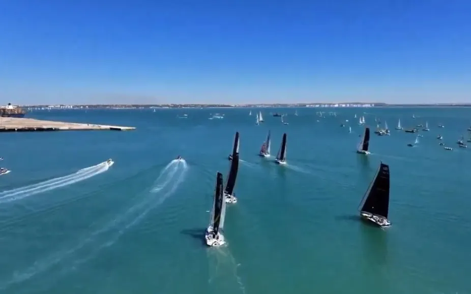 La Globe 40 pone rumbo a Cabo Verde.