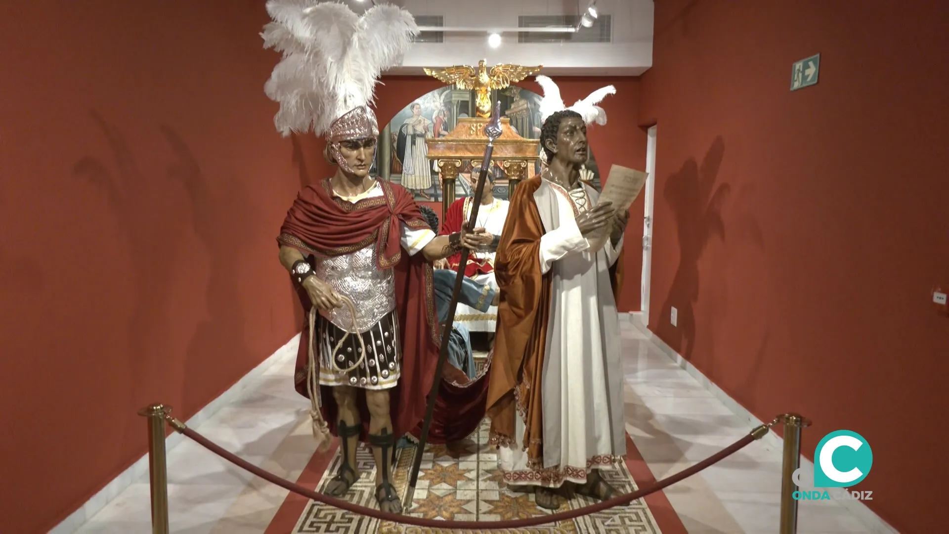 Más de un centenar de piezas se exponen en Gades Cofrade.