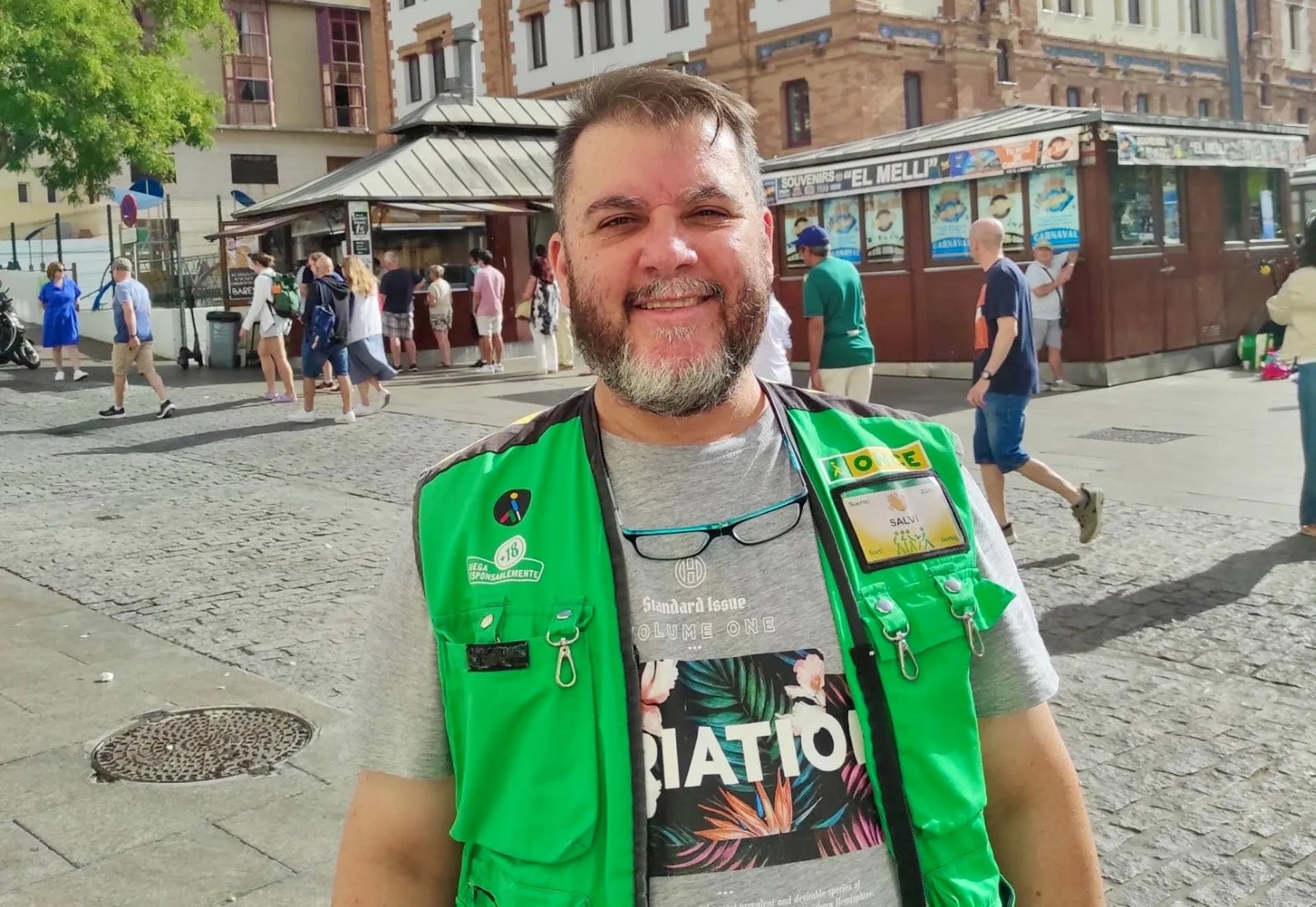 El vendedor de lotería Salvador Román.