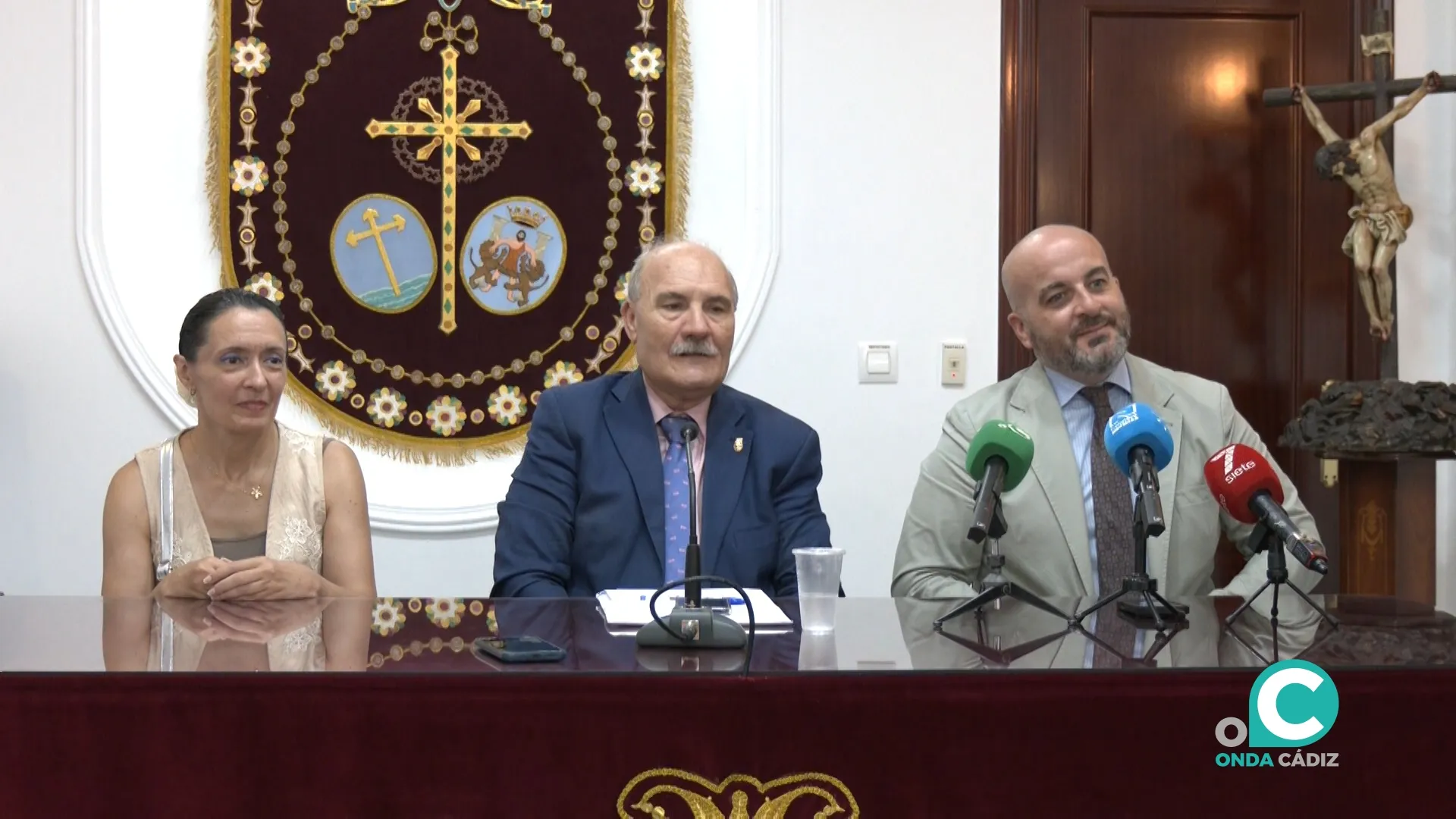 El presidente del Consejo, Juan Carlos Jurado, junto a Pablo Manuel Durio e Isabel Sola. 