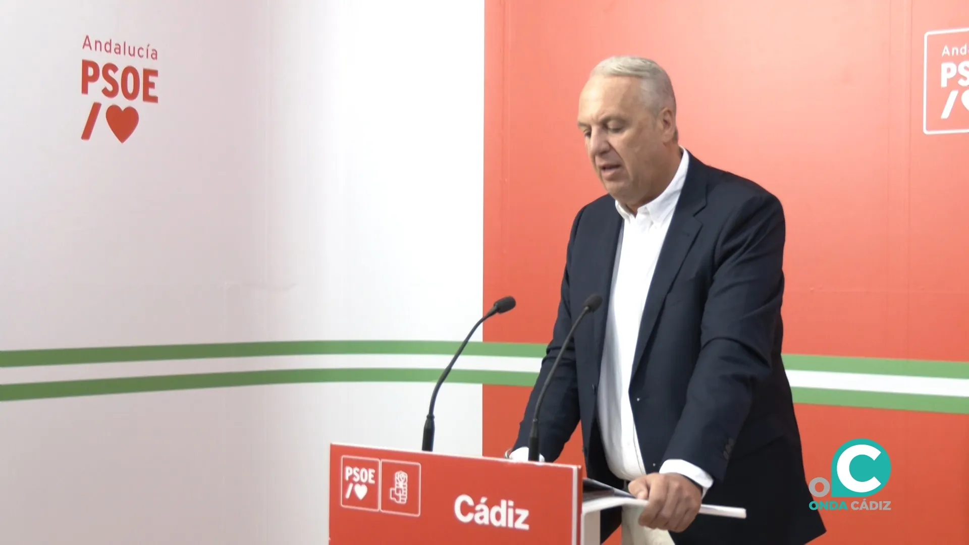 El secretario general del PSOE de Cádiz, Juan Carlos Ruiz Boix, en rueda de prensa.