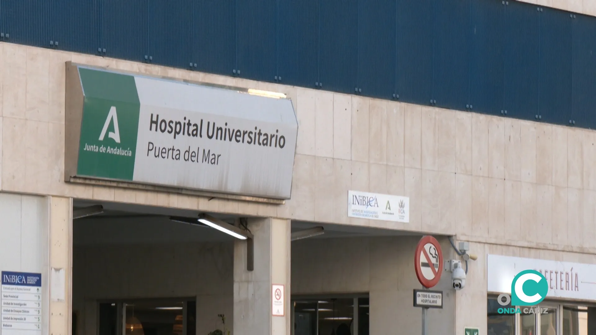 Acceso a la entrada del Hospital Puerta del Mar. 