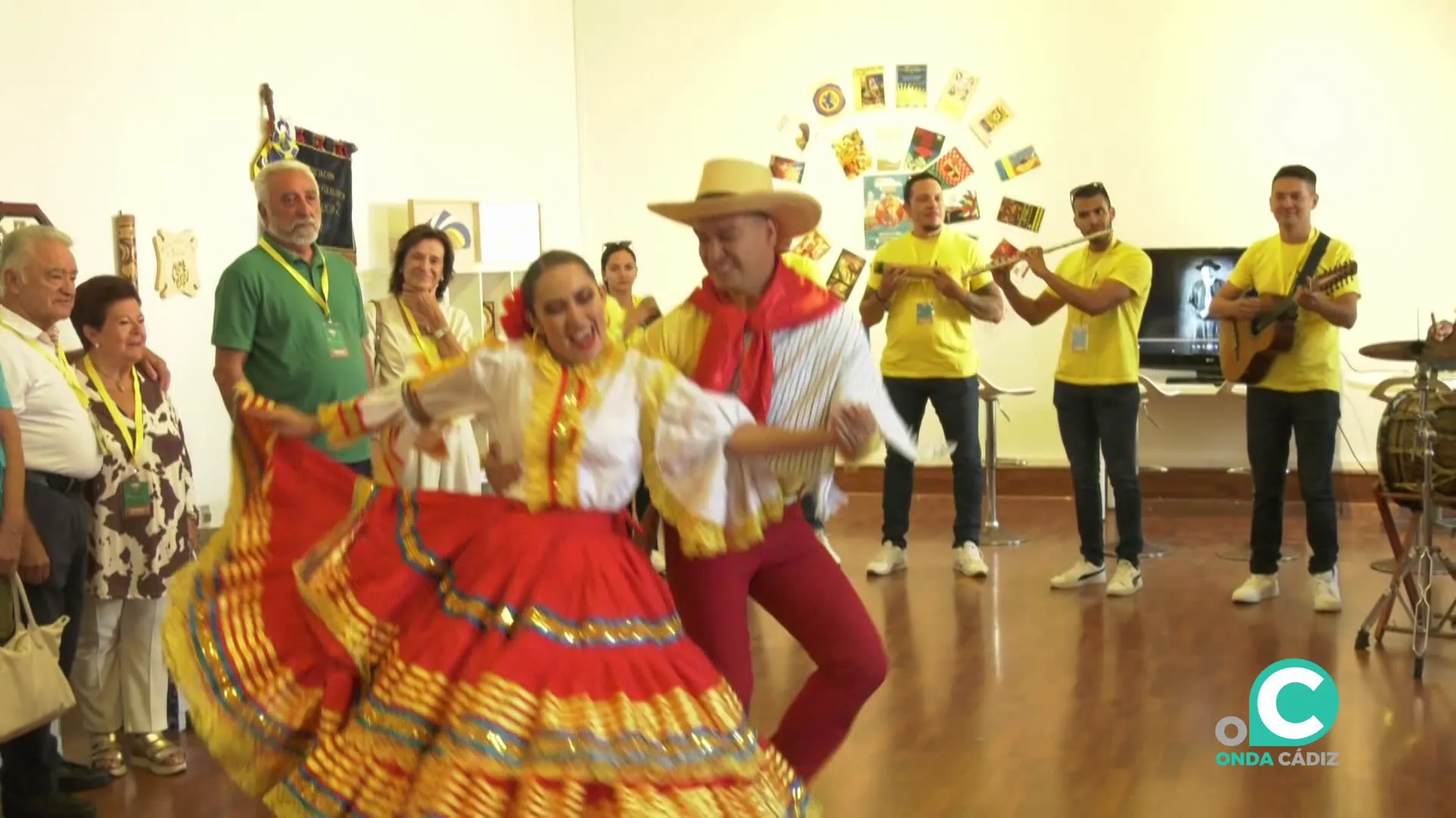 El acto contó con el baile de uno de grupos participantes en la cita