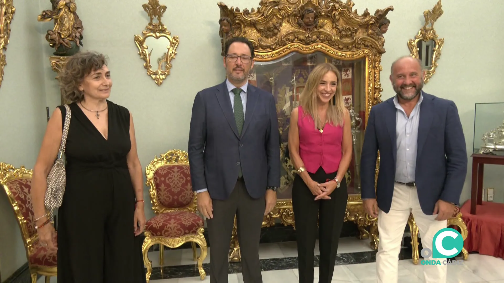 Los asistentes antes de comenzar la reunión en el Palacio Provincial