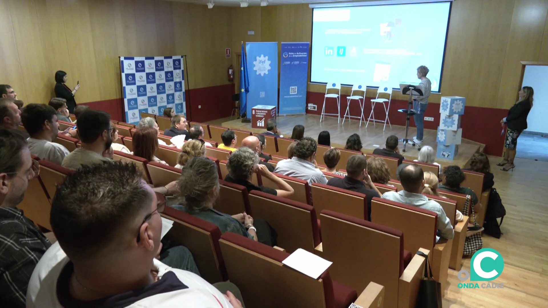 Un momento del encuentro celebrado este martes en el Salón de actos de la IFEF