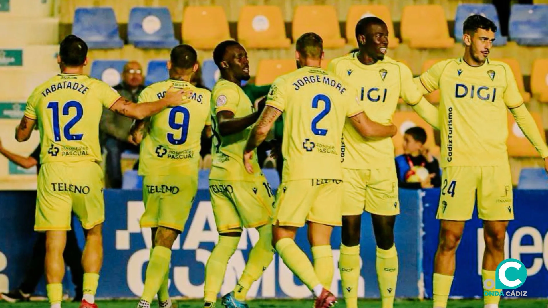 Los jugadores cadistas celebrando el primer tanto (Foto: Cádiz CF)