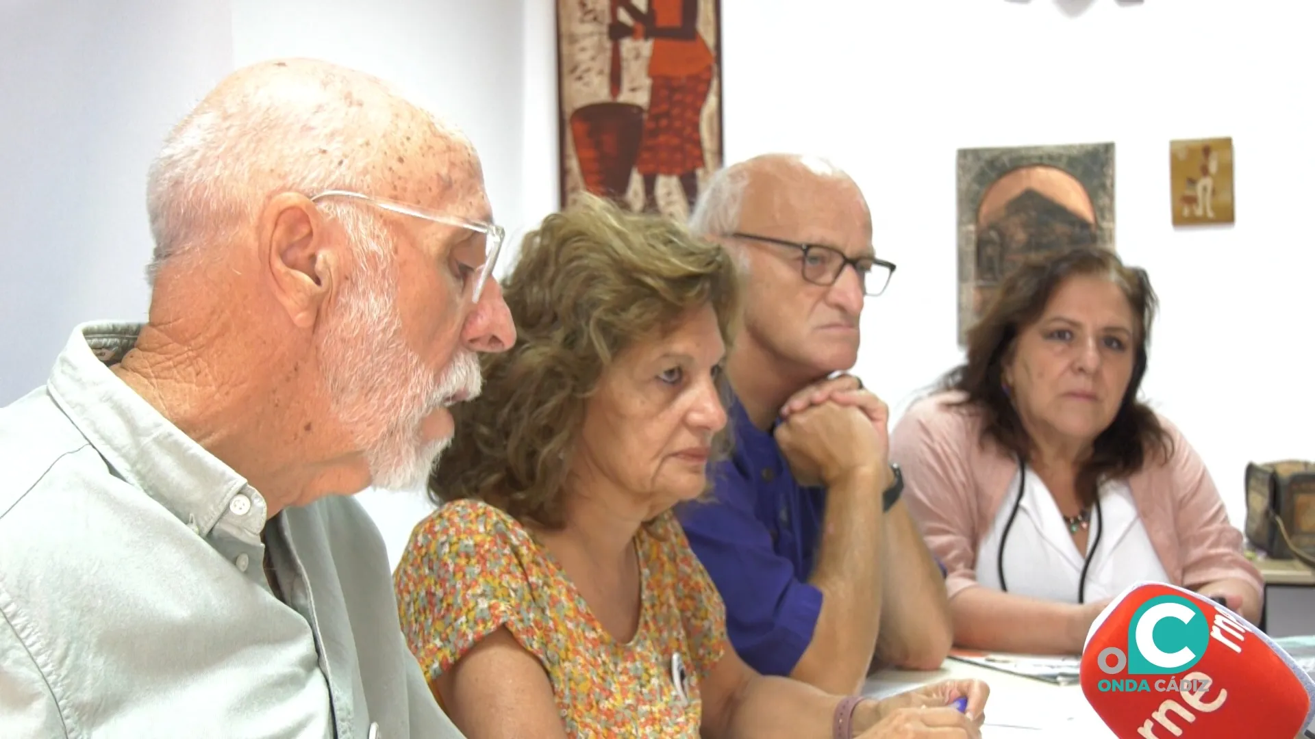 Miembros de APDHA en la presentación del informe ‘Adolescencia, discursos del odio y derechos humanos’.