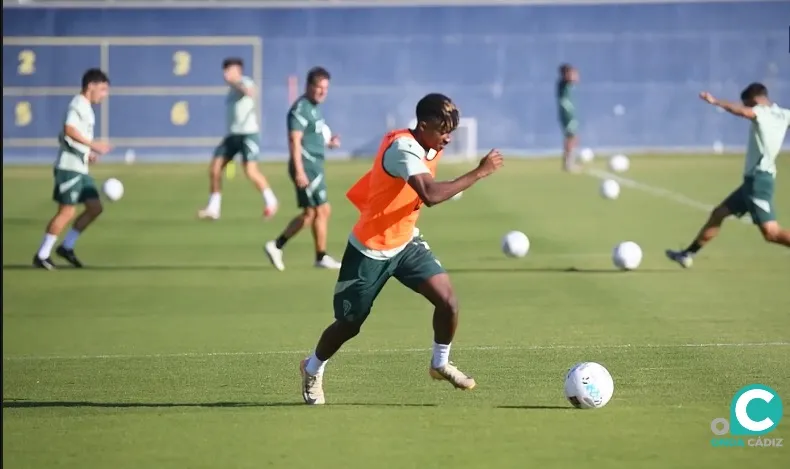 Efe Aghama durante la sesión celebrada este jueves (Foto: Cádiz CF)