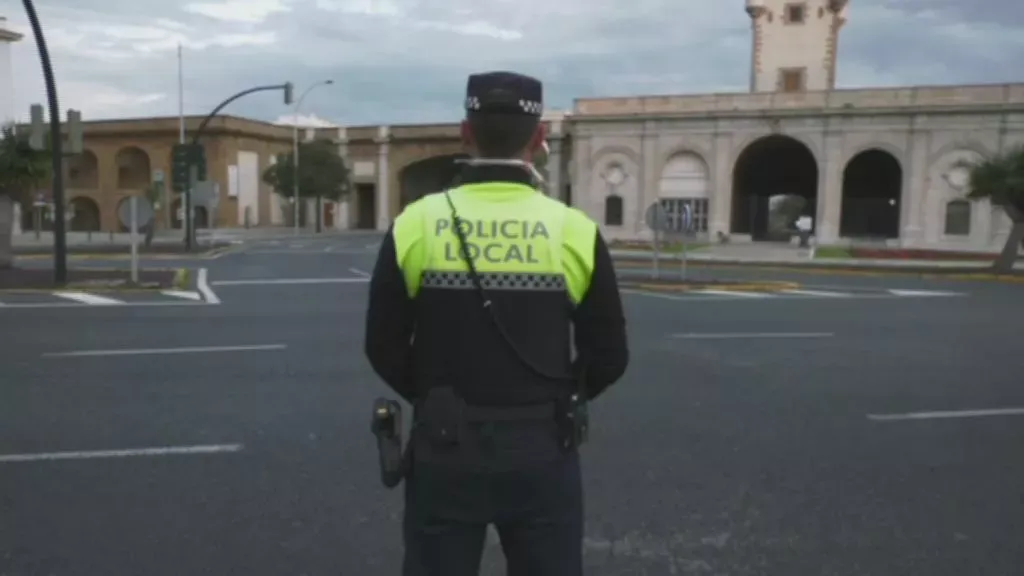 Agente junto al espaxcio de la Puerta de Tierra
