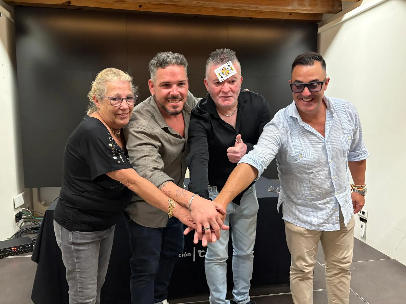 Los elegidos celebran con humor su alegría 