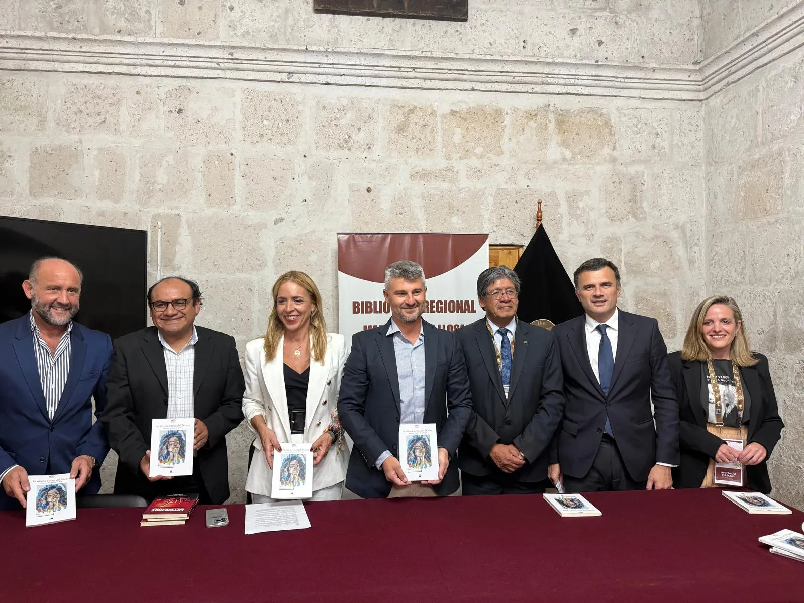 Acto de presentación del libro del periodista gaditano, Antonio Muñoz, 'La última sirena del Nanay', en el Congreso de la Lengua. 