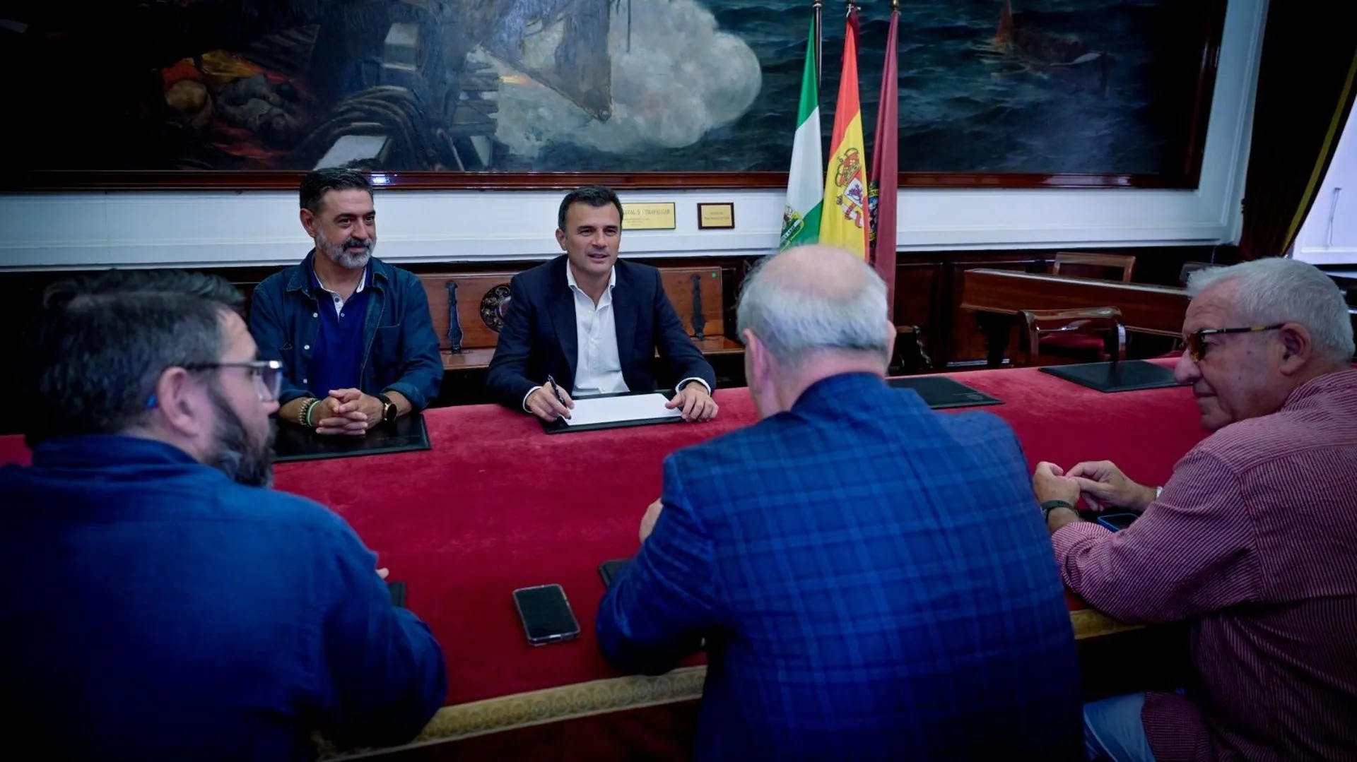 Reunión del alcalde de Cádiz con el presidente del Consejo Local de Hermandades y Cofradías, Juan Carlos Jurado