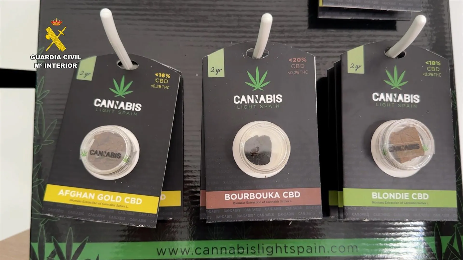 Cannabis expuesto a la venta en un CBD shop de la provincia de Cádiz.