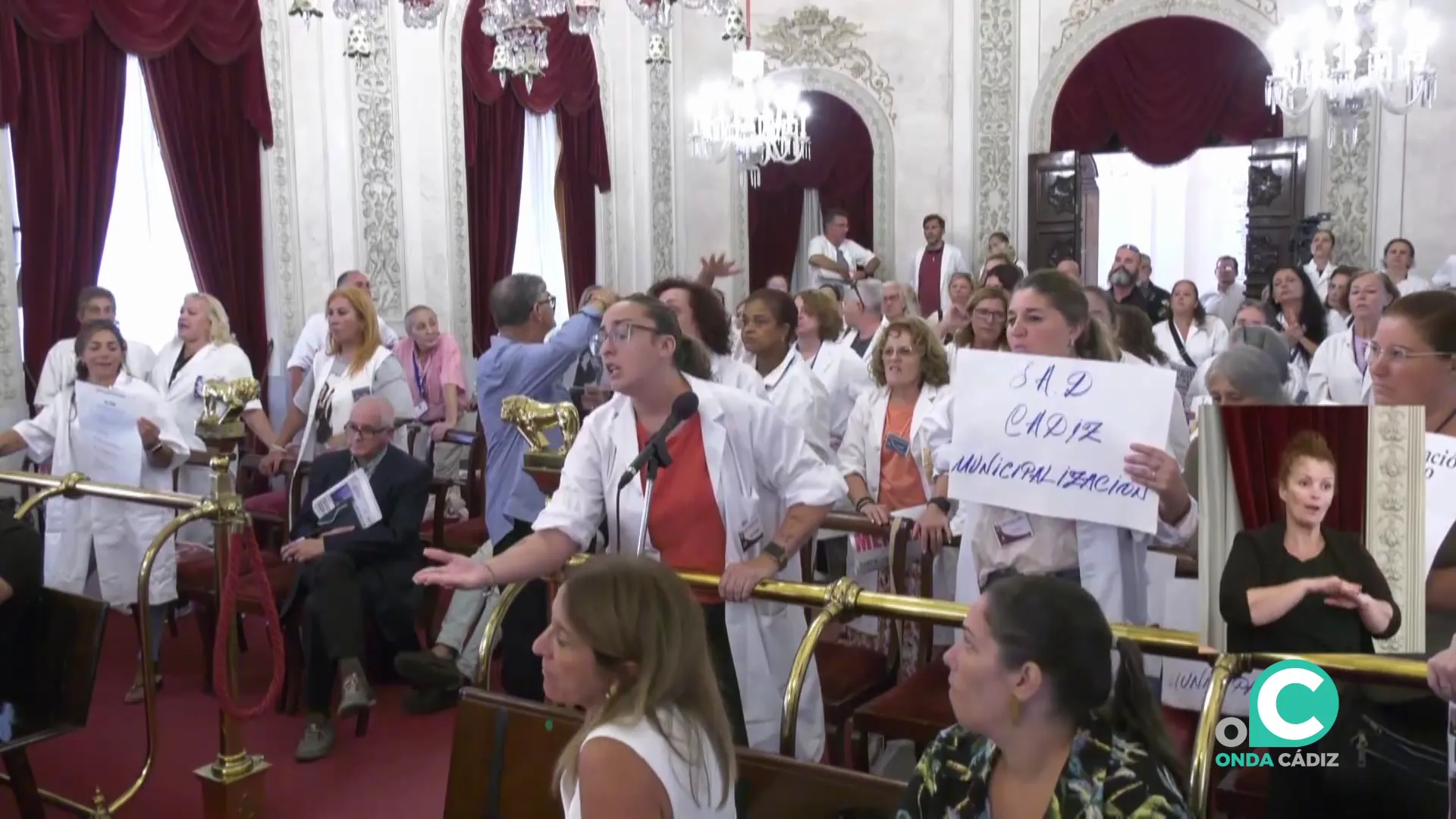 Protesta del colectivo laboral en el pasado Pleno del Ayuntamiento