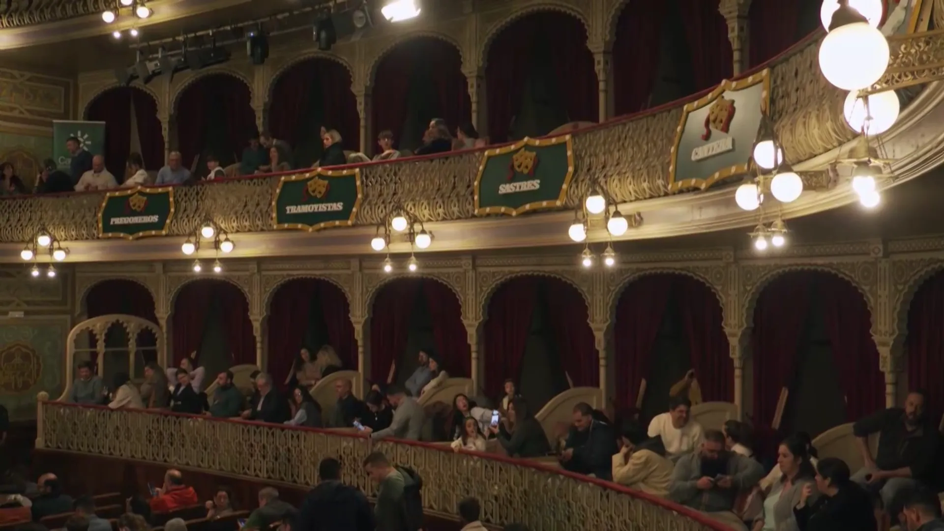 Público en el Teatro Falla durante el pasado concurso de agrupaciones
