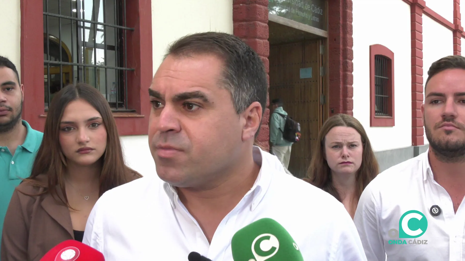 El diridente interviene ante los medios en la capital gaditana