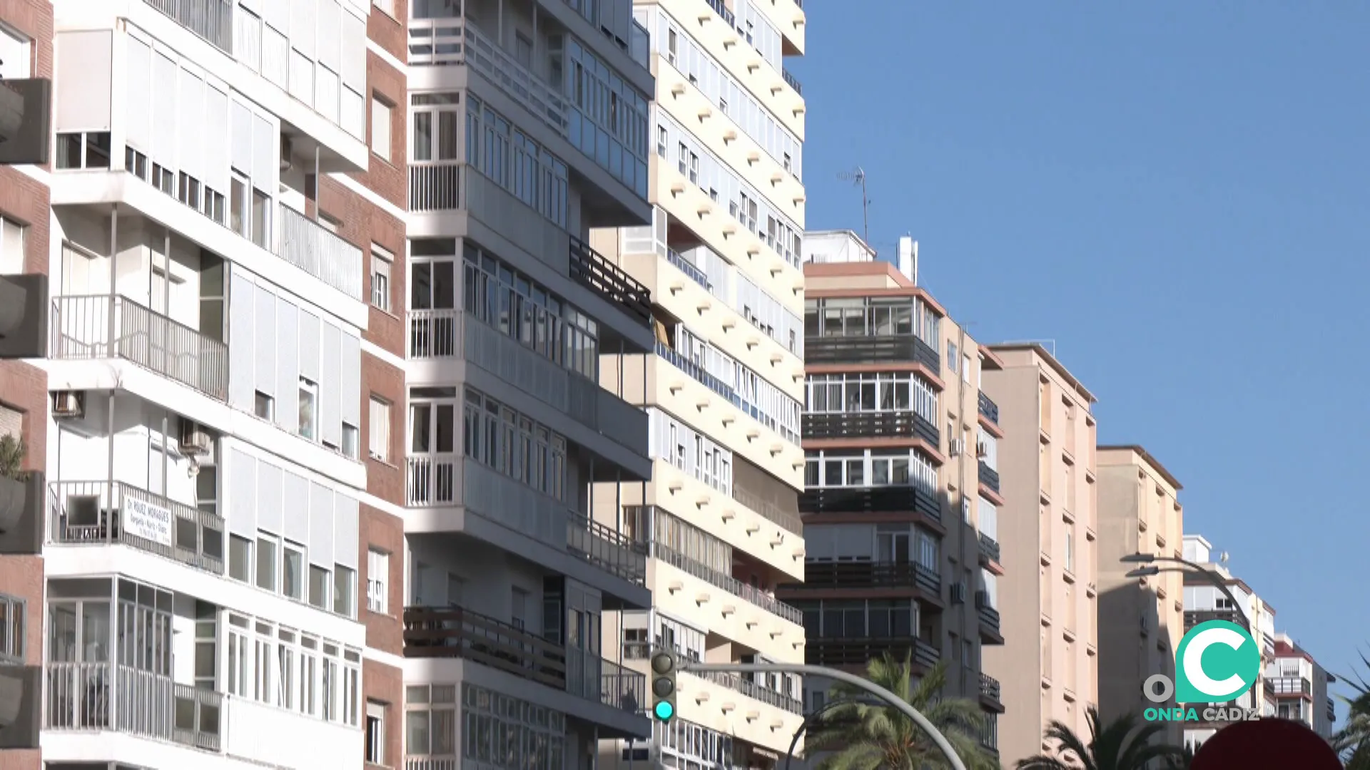 Edificios en la avenida de la capital gaditana
