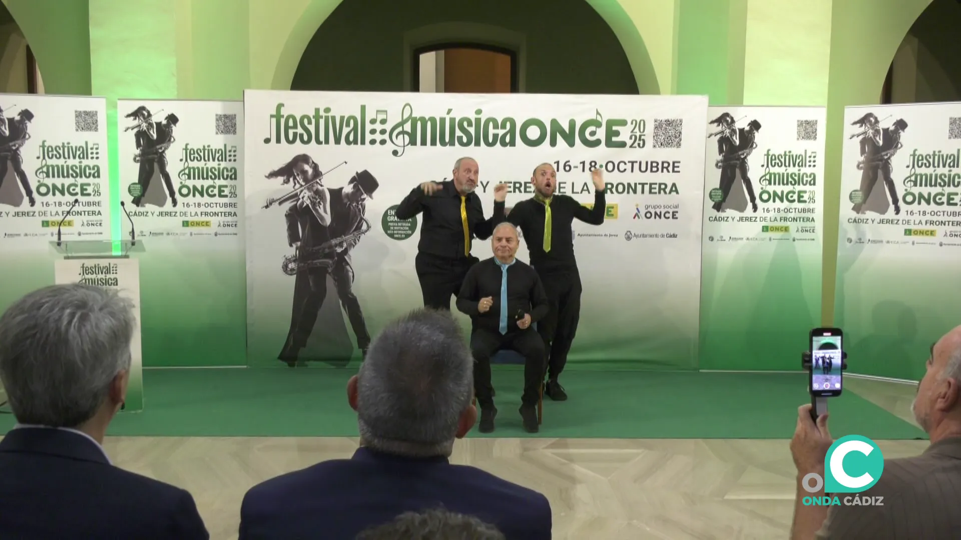 El acto de presentación cerró con una actuación 