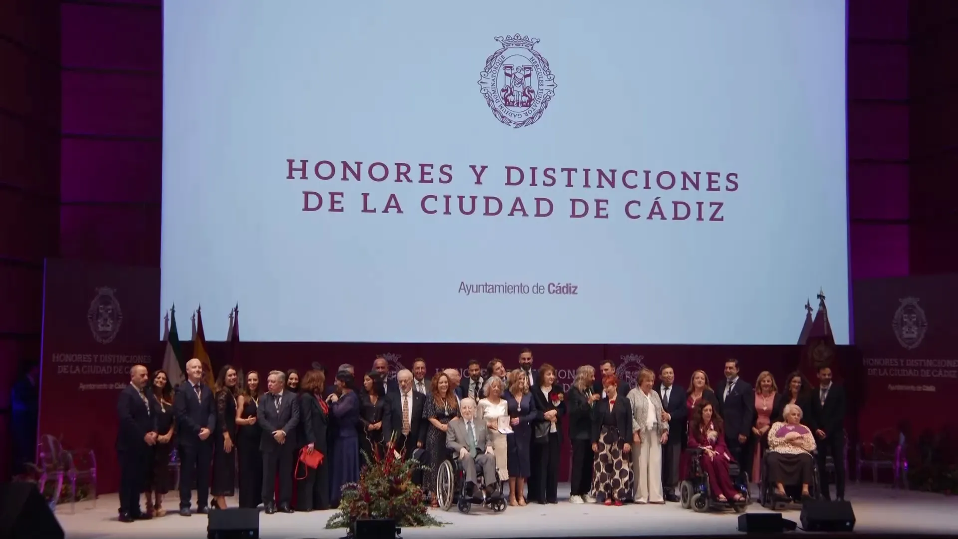 Los homenajeados fueron ovacionados al final del acto