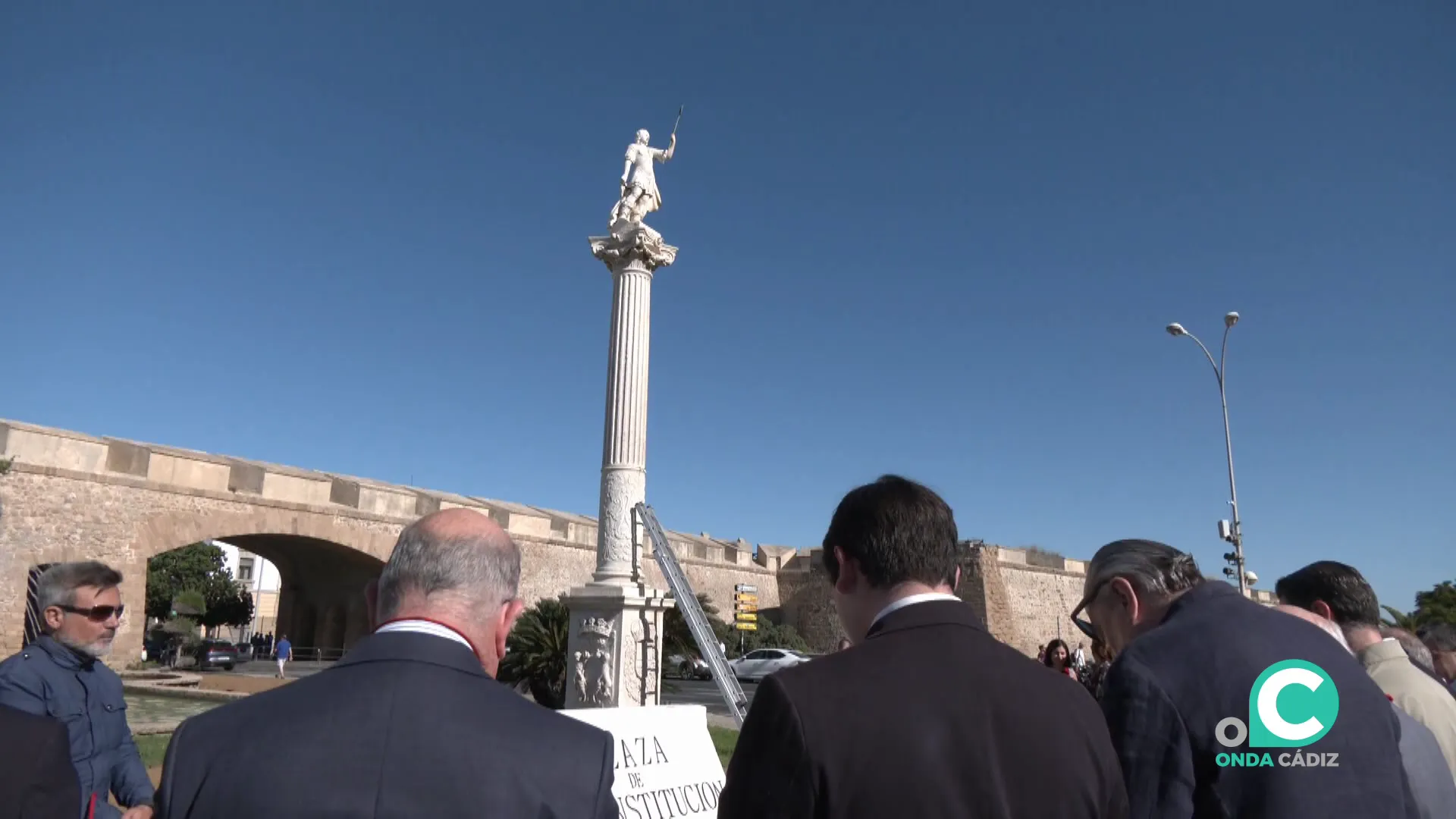 Un momento de la ceremonia celebrada por la onomástica en la Puerta de Tierra