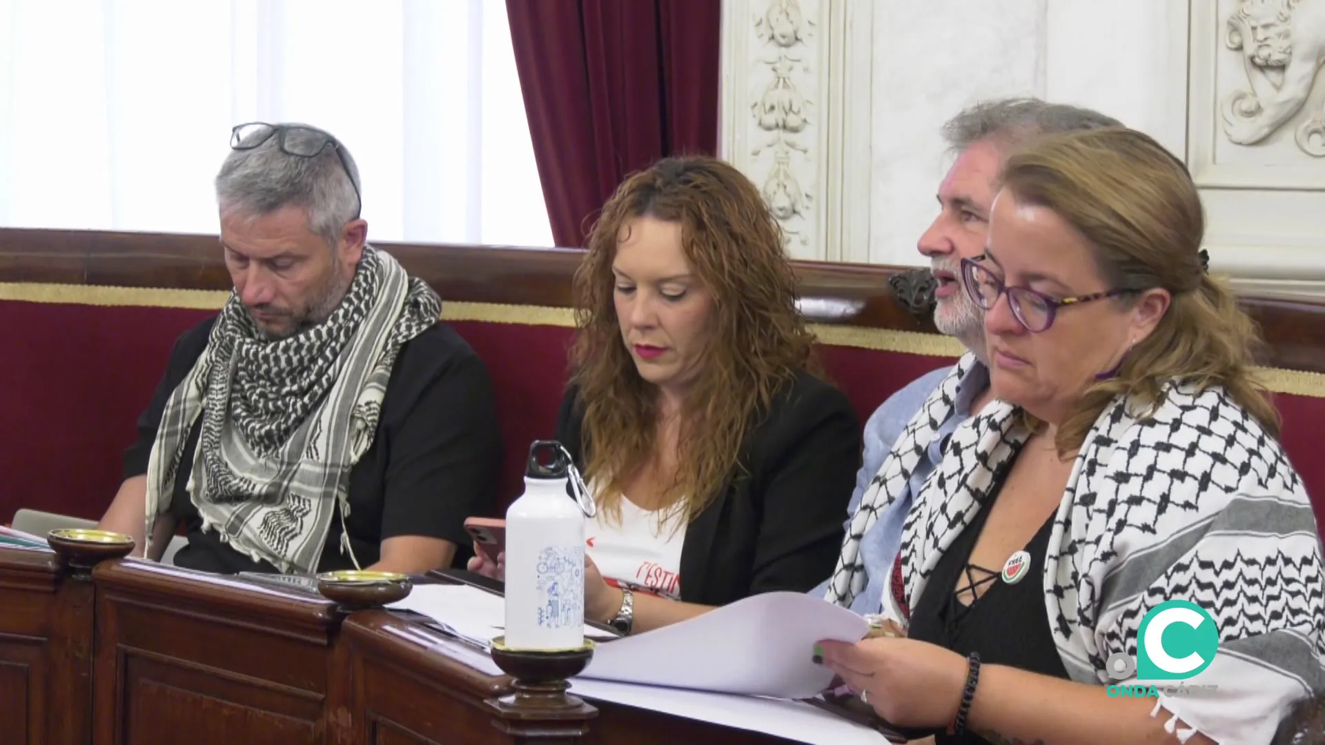 Concejales de la formación durante el desarrollo de una sesión plenaria 