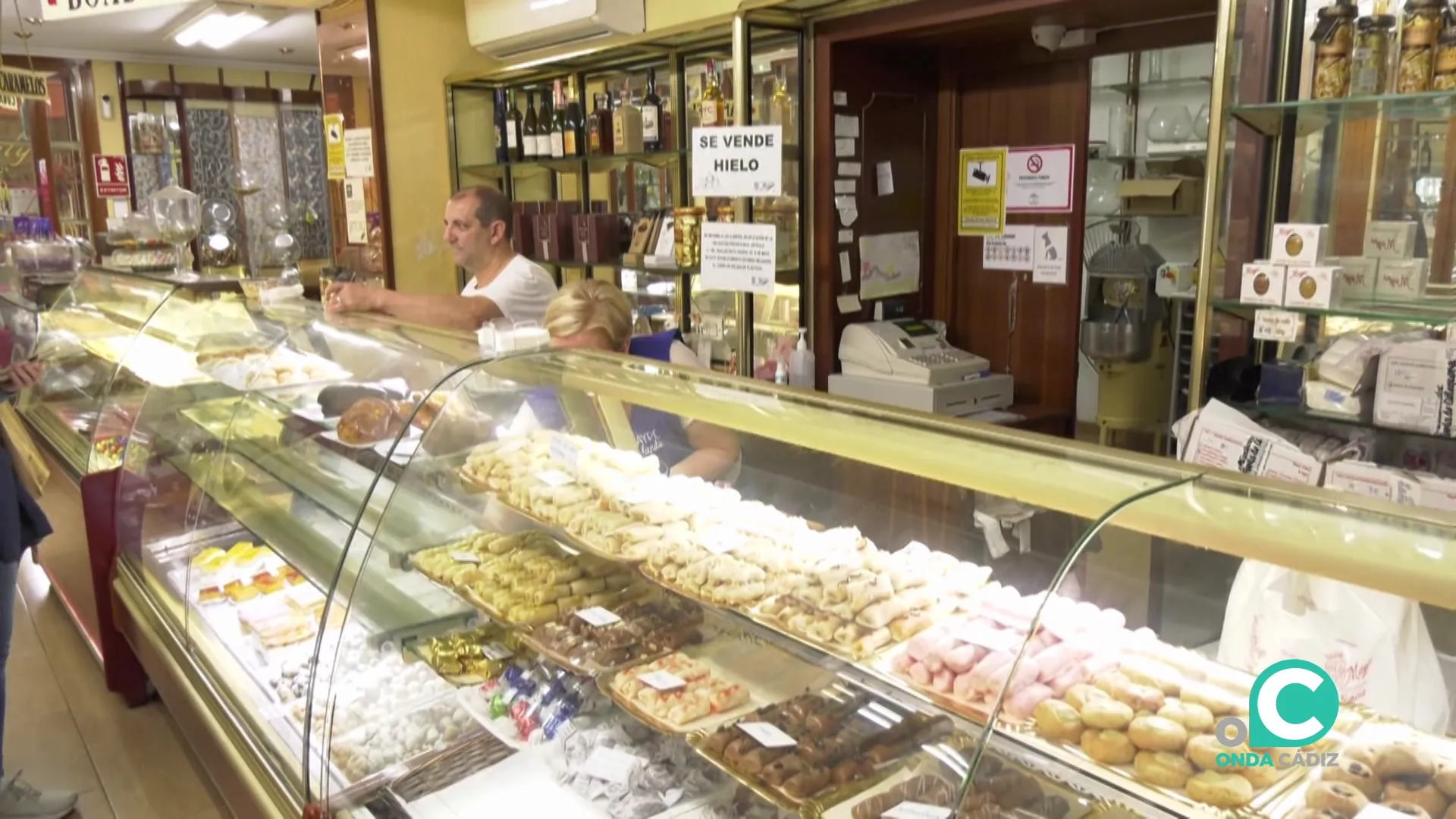 Los tradicionales productos por la fecha mandan en este espacio referencia de la capital gaditana