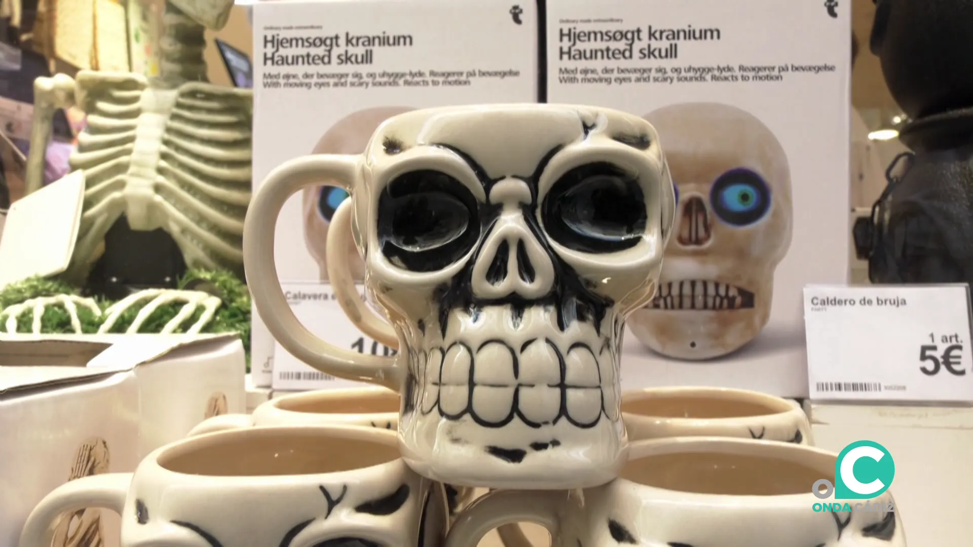 Producto para la fiesta expuesto en una tienda de la capital gaditana