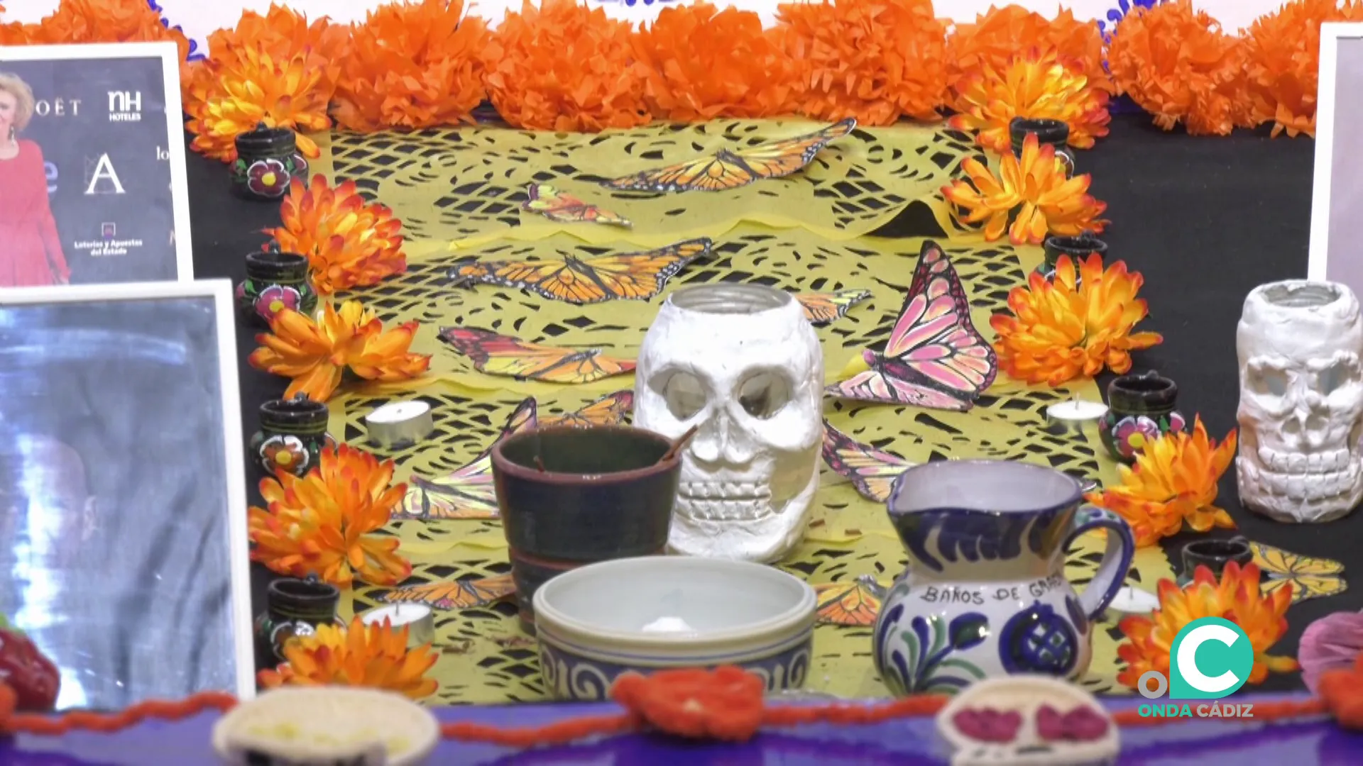 Detalle del altar de estilo talaverano de cerámica de Puebla