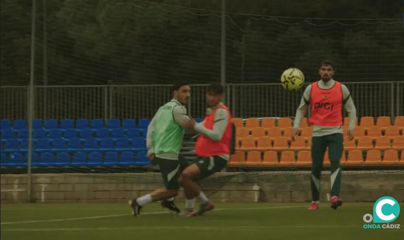 Iza sigue trabajando con normalidad, y apunta a regresar esta jornada (Foto: Cádiz CF)