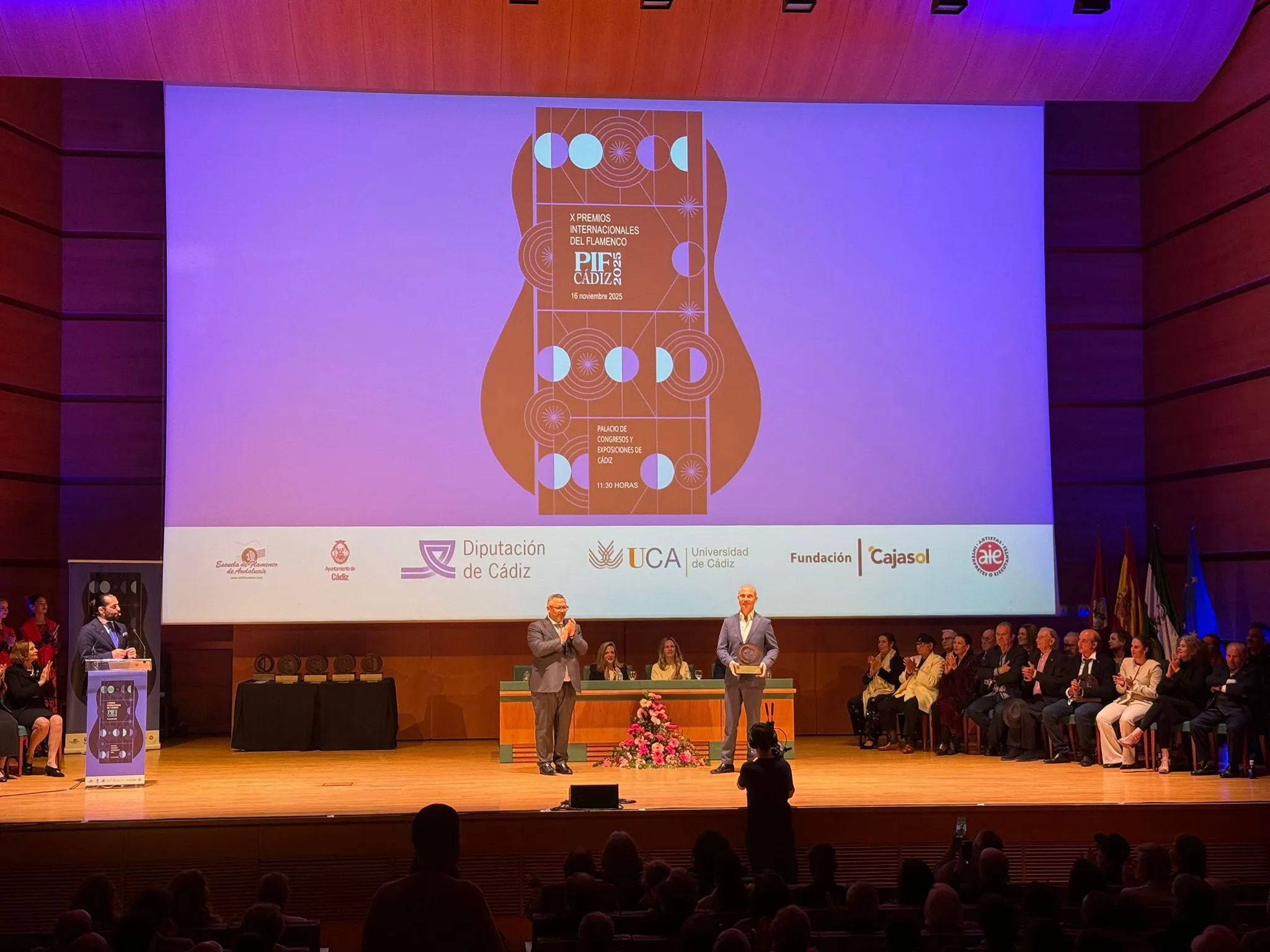 Los gaditanos Javier Osuna y la Peña Enrique El Mellizo han recibido una distinción en esta edición