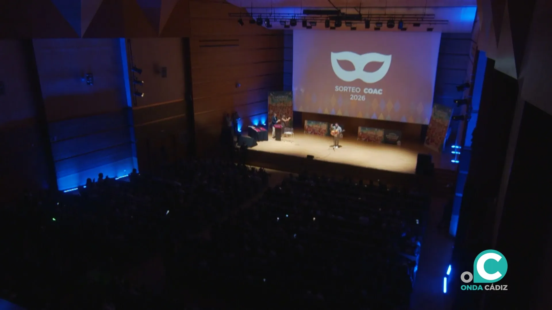 Momento del acto en directo de la Gala del Sorteo del Orden de actuaciones del COAC 2026.