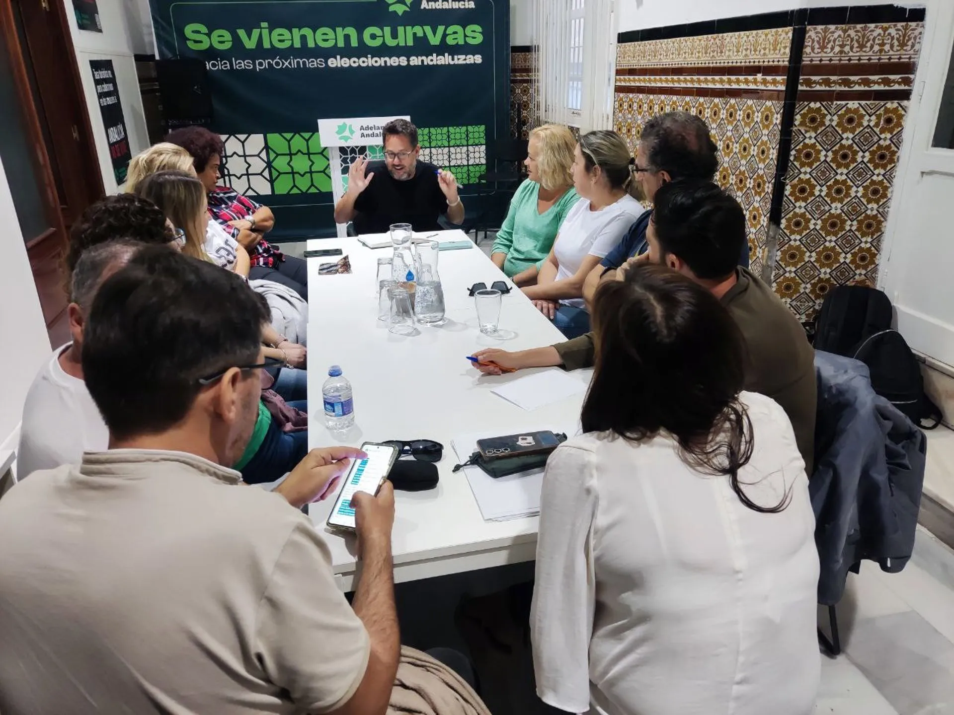 El portavoz de Adelante Andalucía y concejales de AIG con representantes del servicio de Ayuda a Domicilio en la ciudad de Cádiz