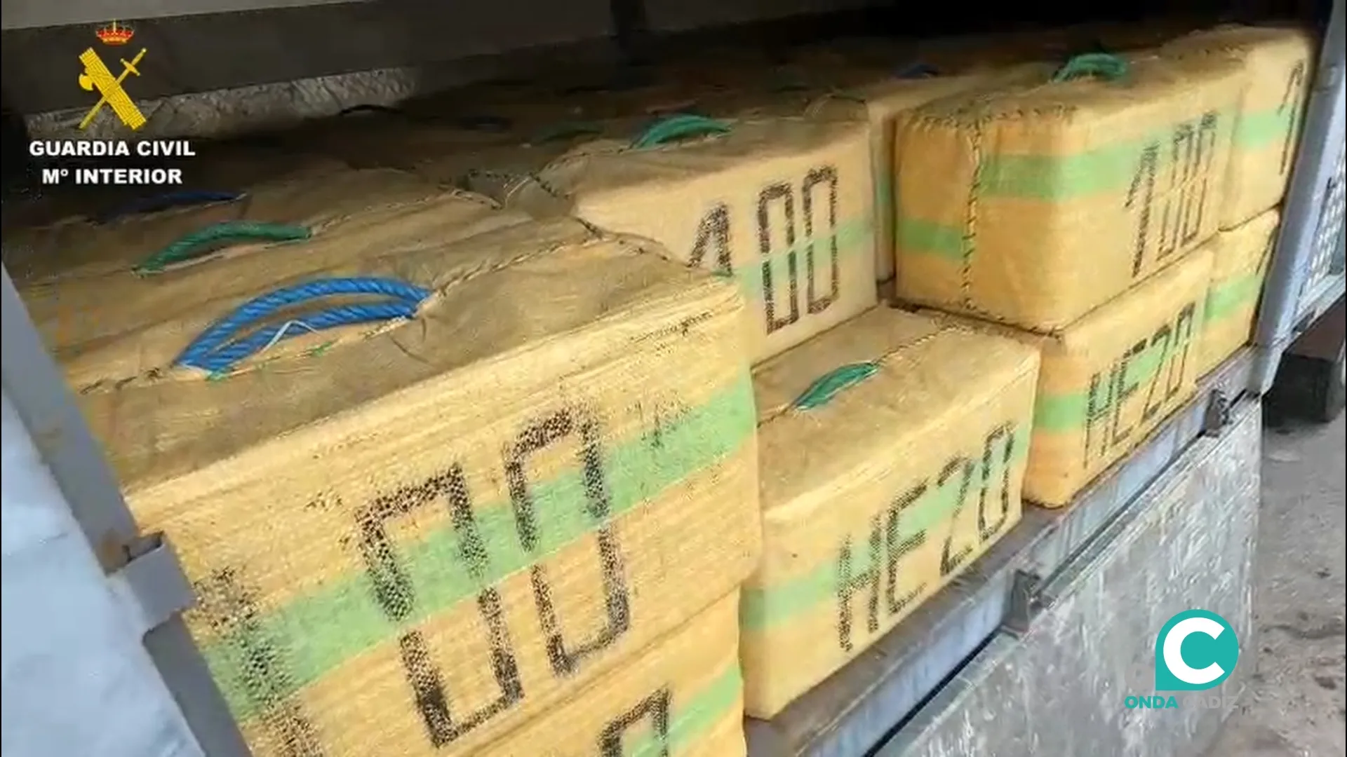 Fardos de hachís incautados de una narcolancha en Sanlúcar de Barrameda.