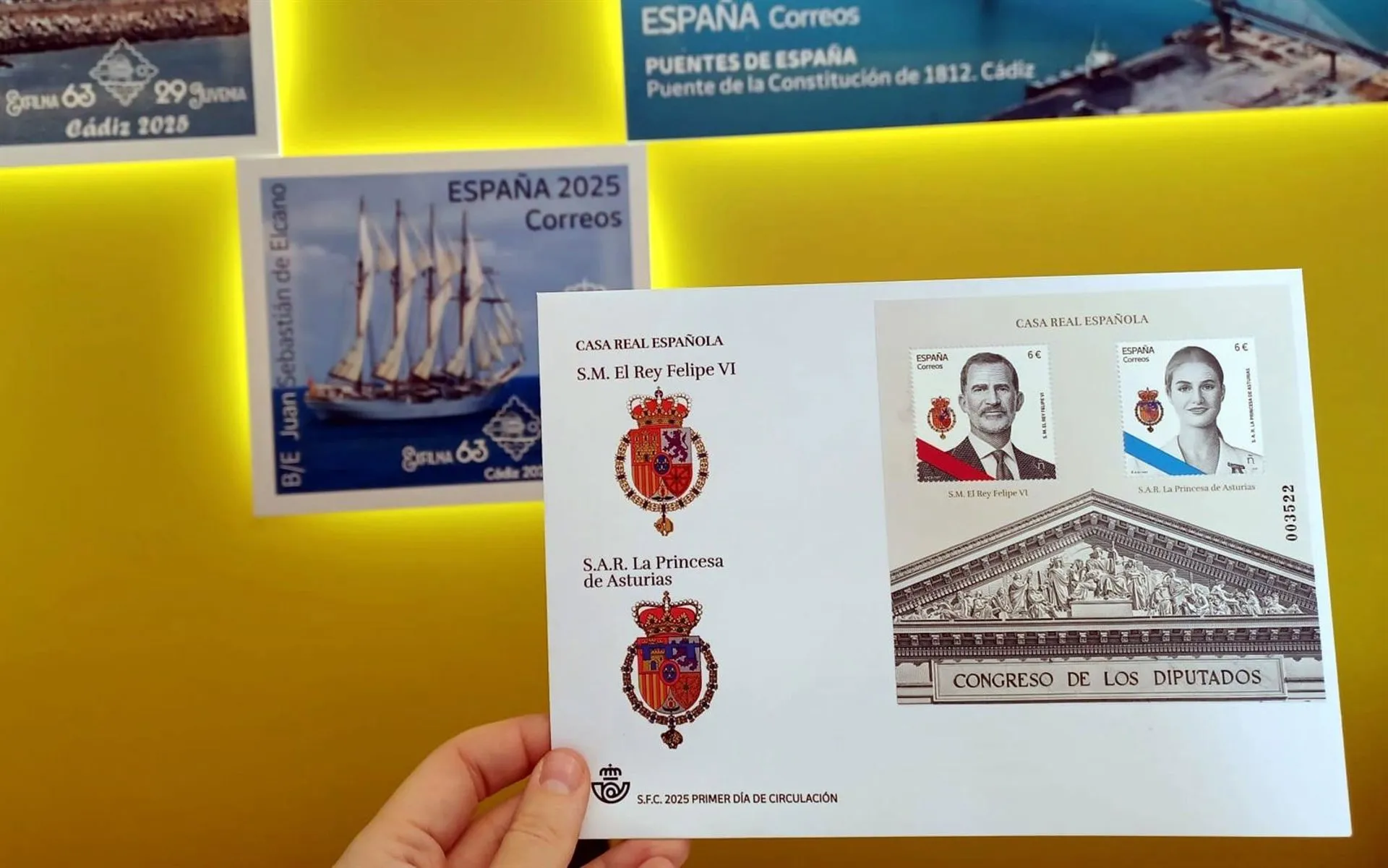 Hoja bloque de Correos dedicada a la monarquía española.