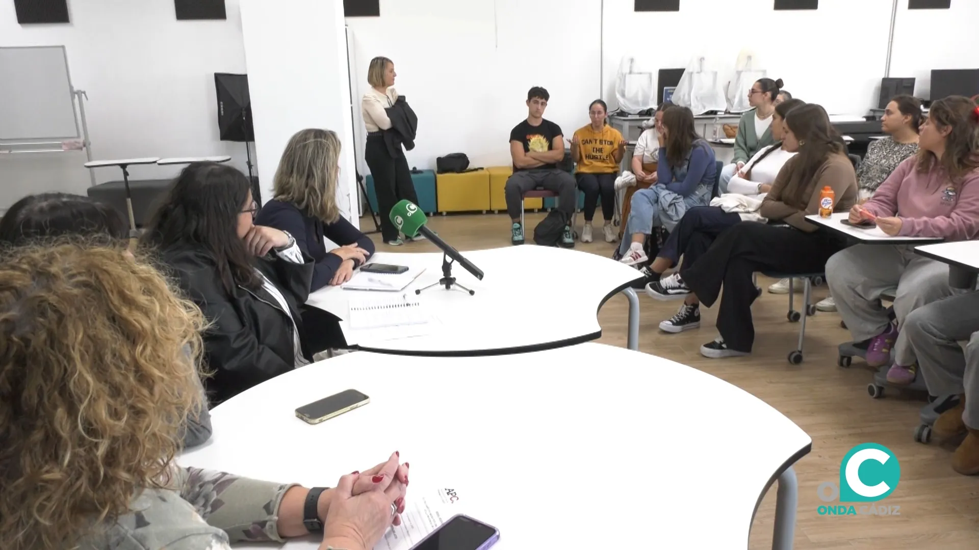 Mesa redonda en el IES Columela.