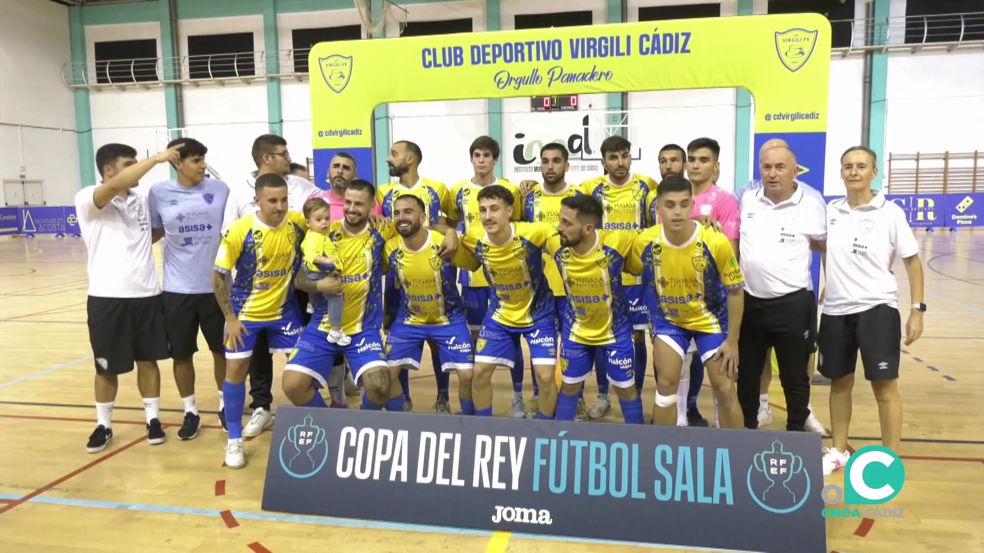 Plantilla del club gaditano en uno de los encuentros de este temporada