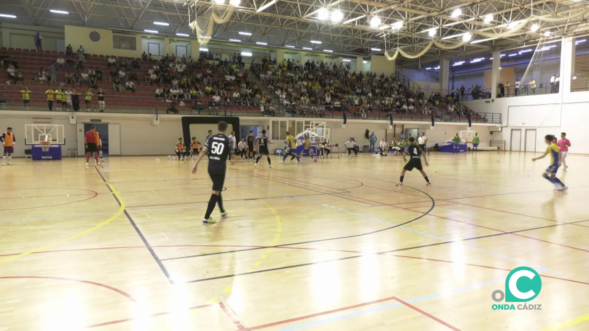 Encuentro de fútbol sala nacional de esta temporada en el Ciudad de Cádiz