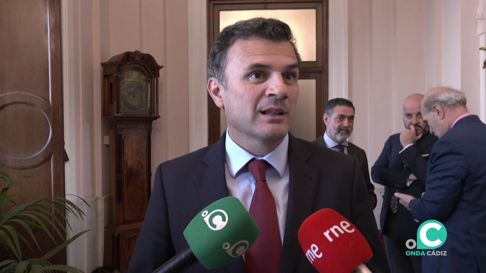 El regidor gaditano responde ante los medios este martes en el Ayuntamiento