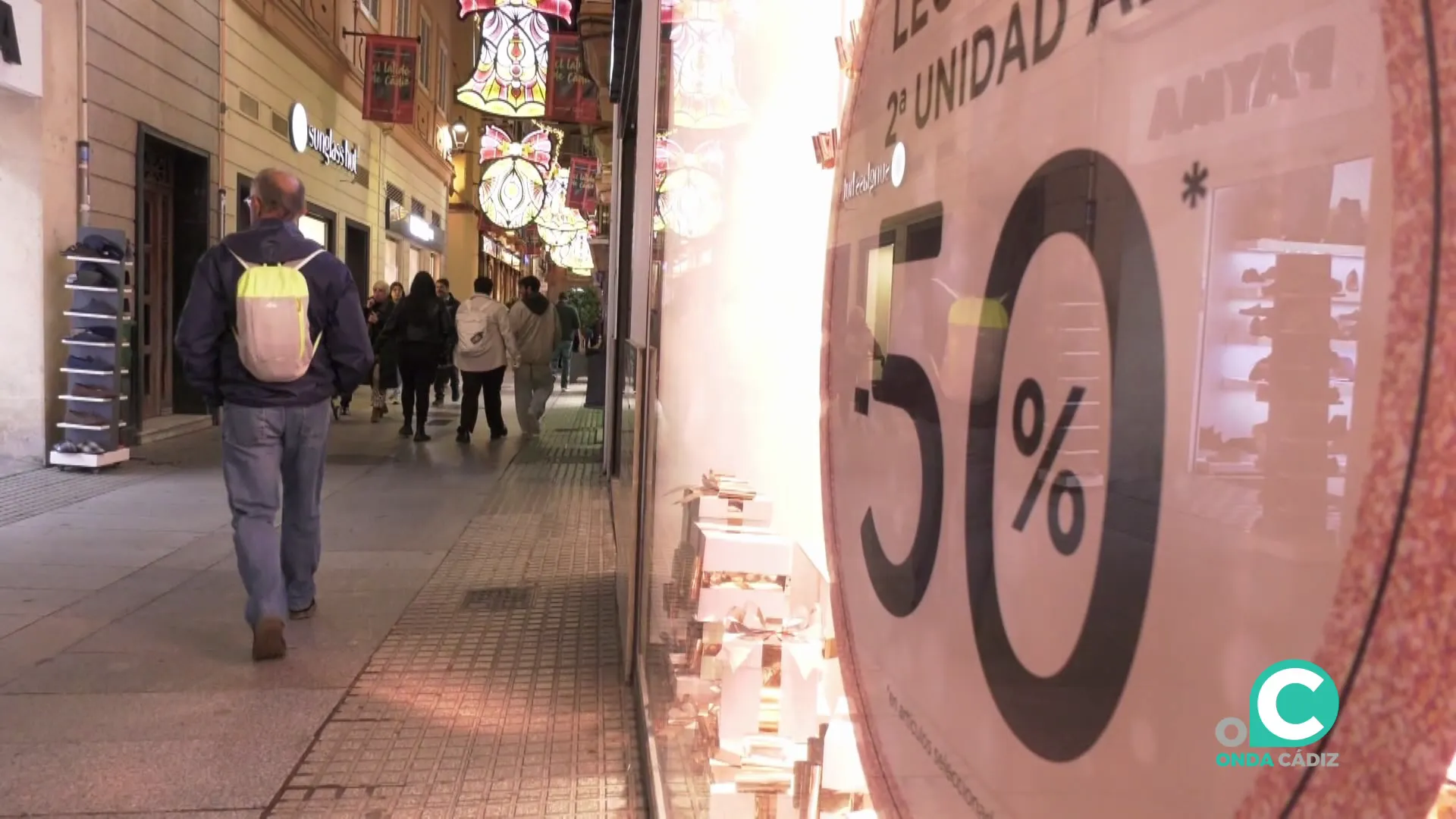 Viandantes por una de las calles comerciales de la ciudad durante las pasadas navidades