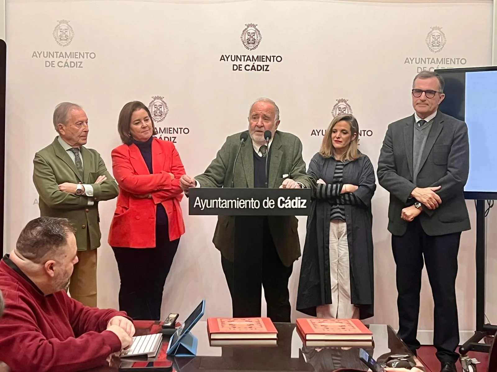 Momento de la presentación del libro ‘Cádiz Ilustrado: Torcuato Cayón y Torcuato Benjumeda’.