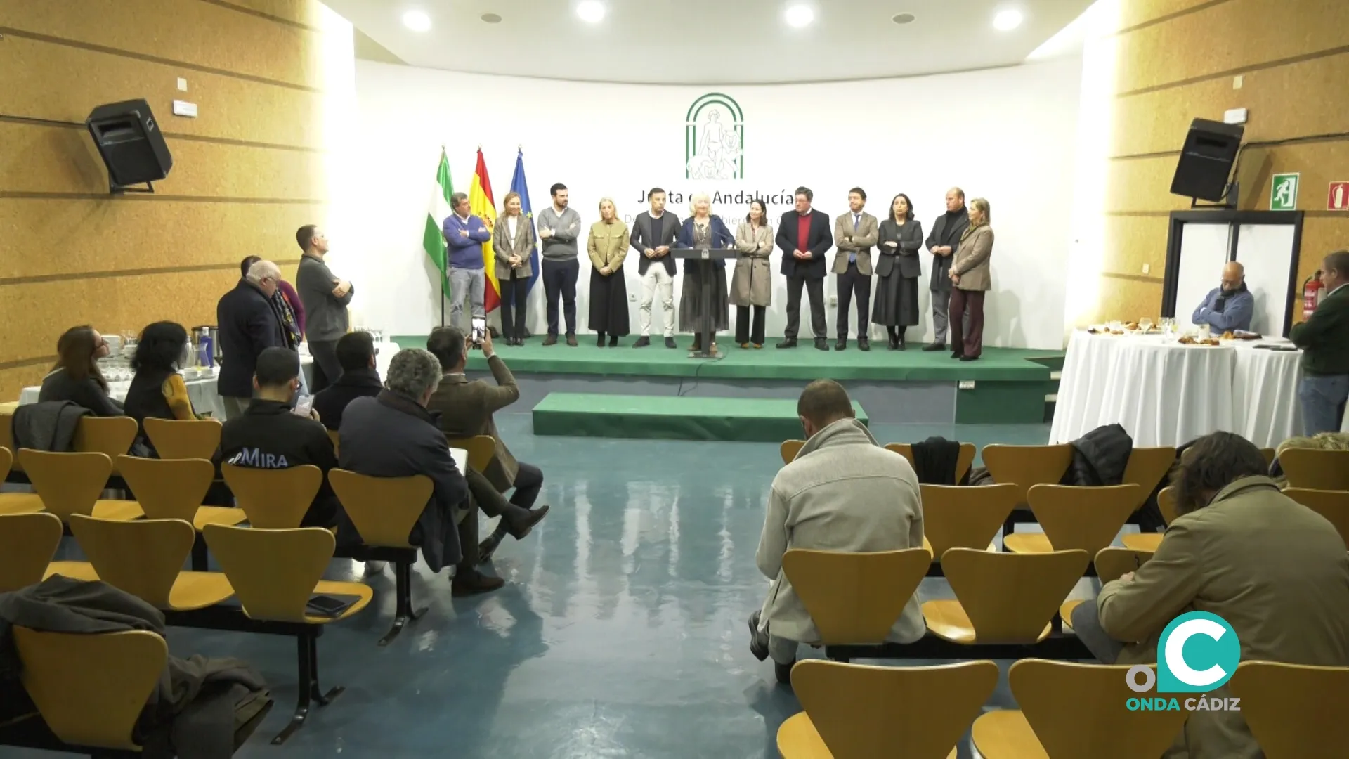La delegada del Gobierno de la Junta en Cádiz, Mercedes Colombo, participa en un encuentro navideño con periodistas y los responsables de los medios de comunicación en la provincia. 