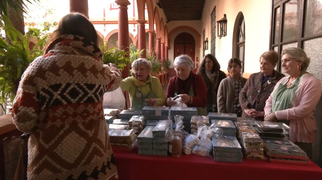 El Almirez vuelve al patio del Convento de San Francisco con sus dulces navideños solidarios.