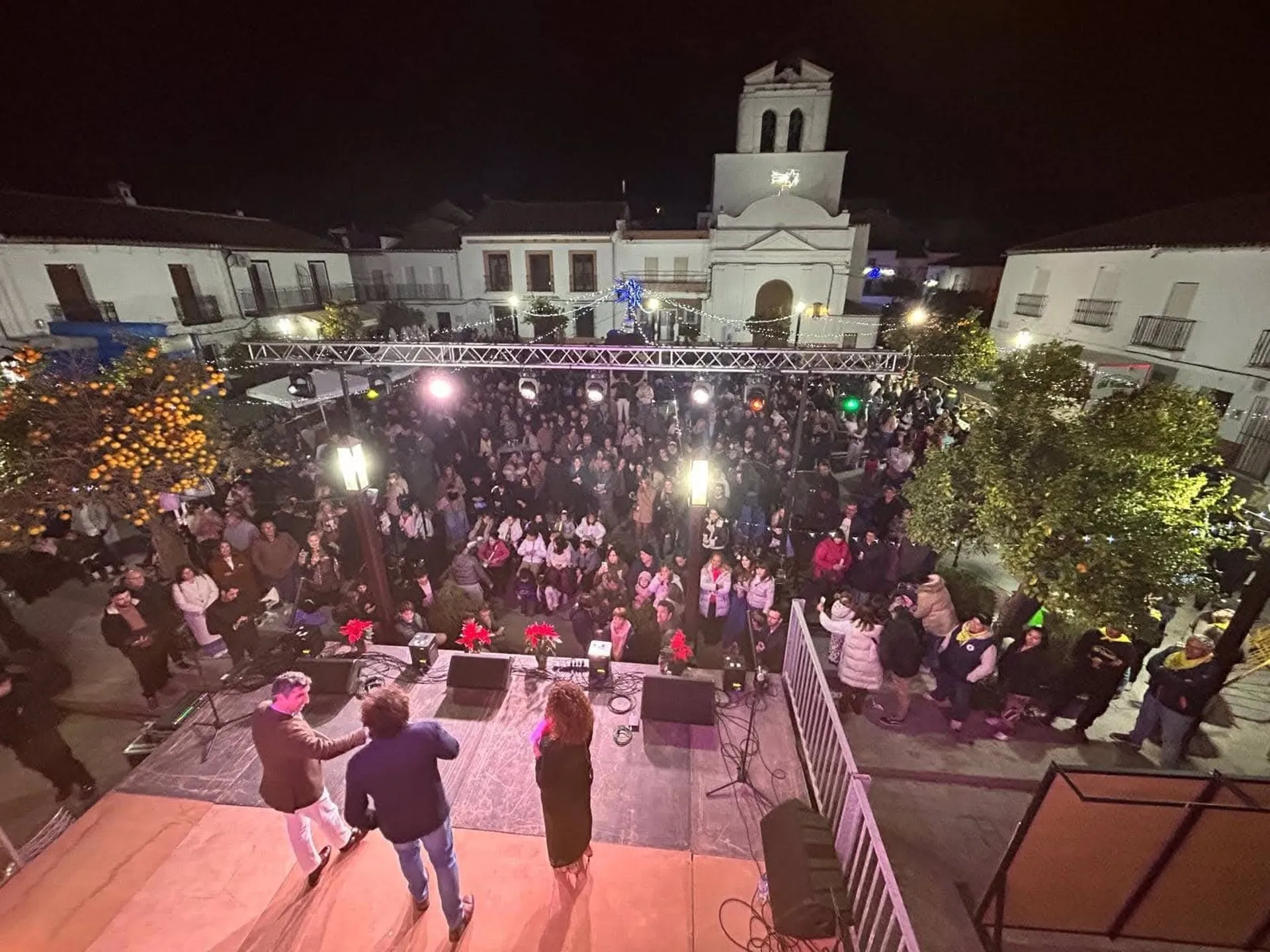 Imagen de la celebración de las precampanadas de Algar en 2024