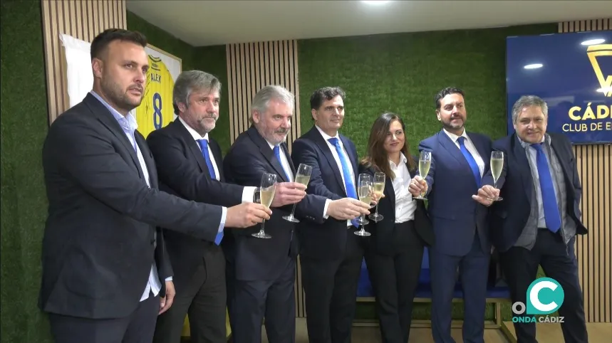 El Consejo de Administración brinda tras la celebración de la Junta General de Accionistas 