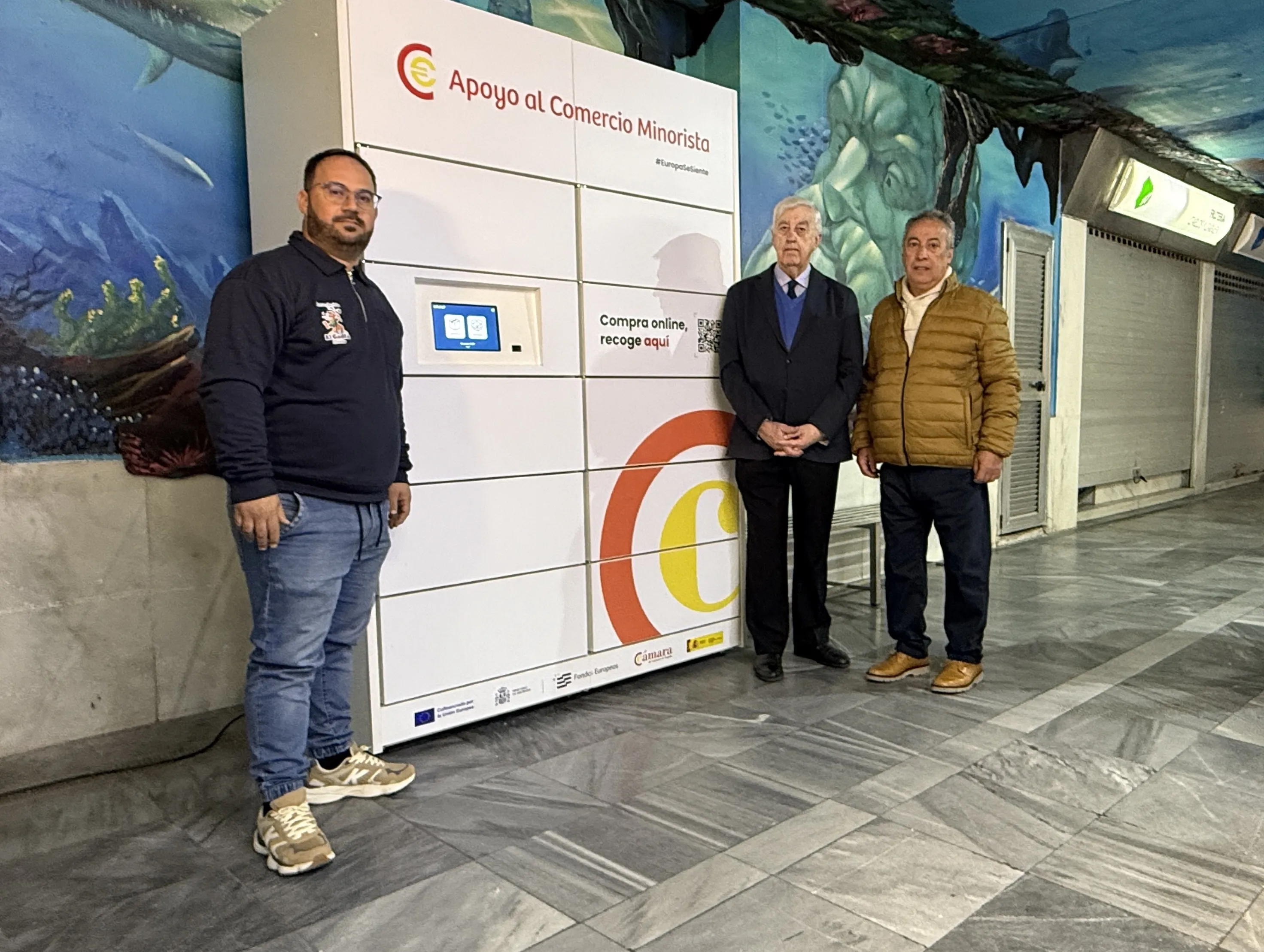 Representantes de la Camara de Comercio y Mercados promocionan el nuevo servicio